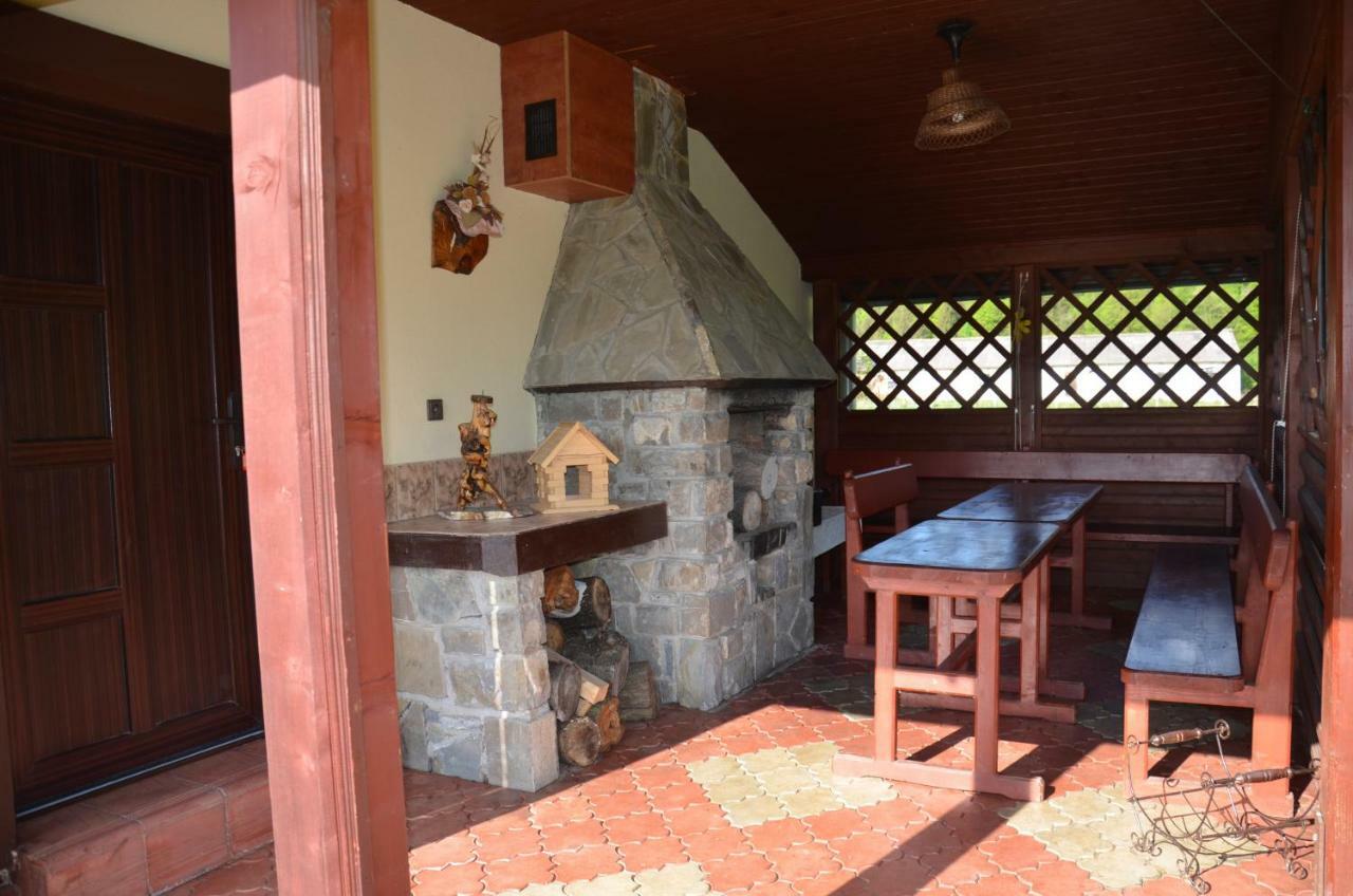 Penzion Pod Troma Korunami Cerveny Klastor Exterior photo